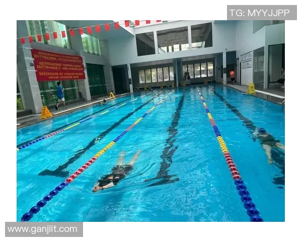 如何通过科学训练和技巧提升快速学会游泳的能力和信心